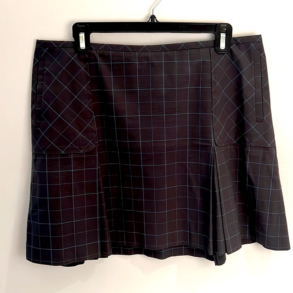 Club Monaco size 10 check skirt with pockets and pleats